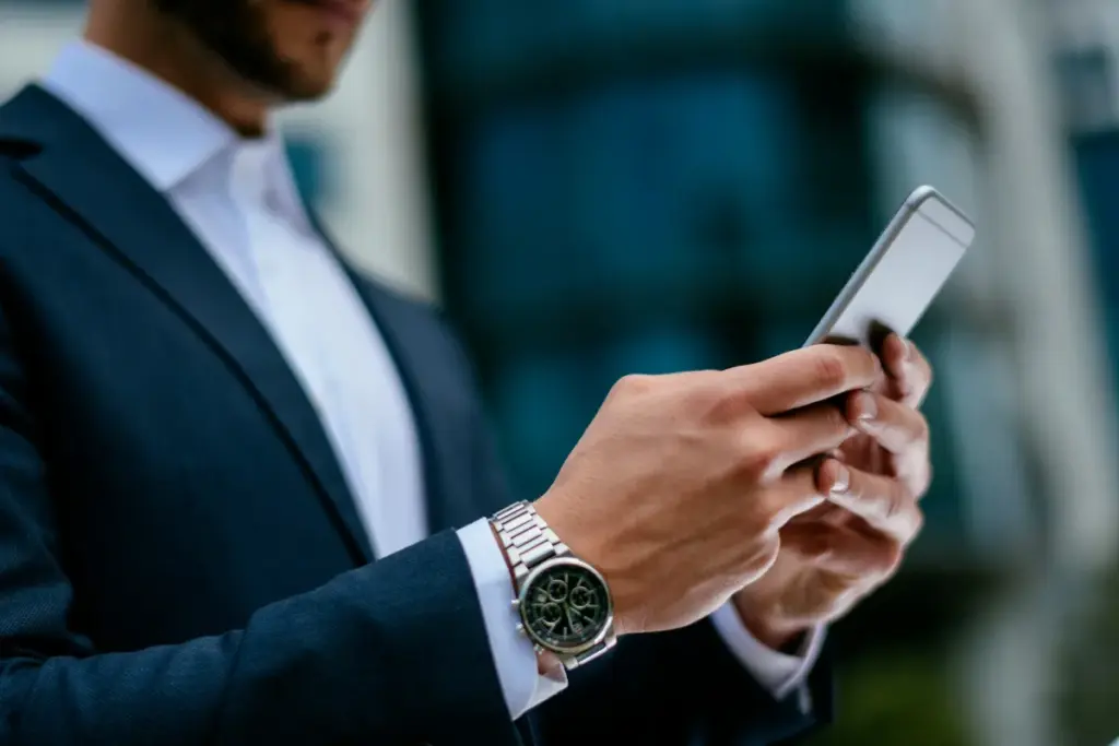 O que é a entrega de coins no EA Sports FC Ultimate Team e como funciona na prática?