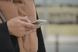 Web App e Companion App na transferência de coins: qual é a diferença?