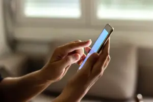 Como funciona a entrega de coins no EA Sports FC Ultimate Team: automático vs manual